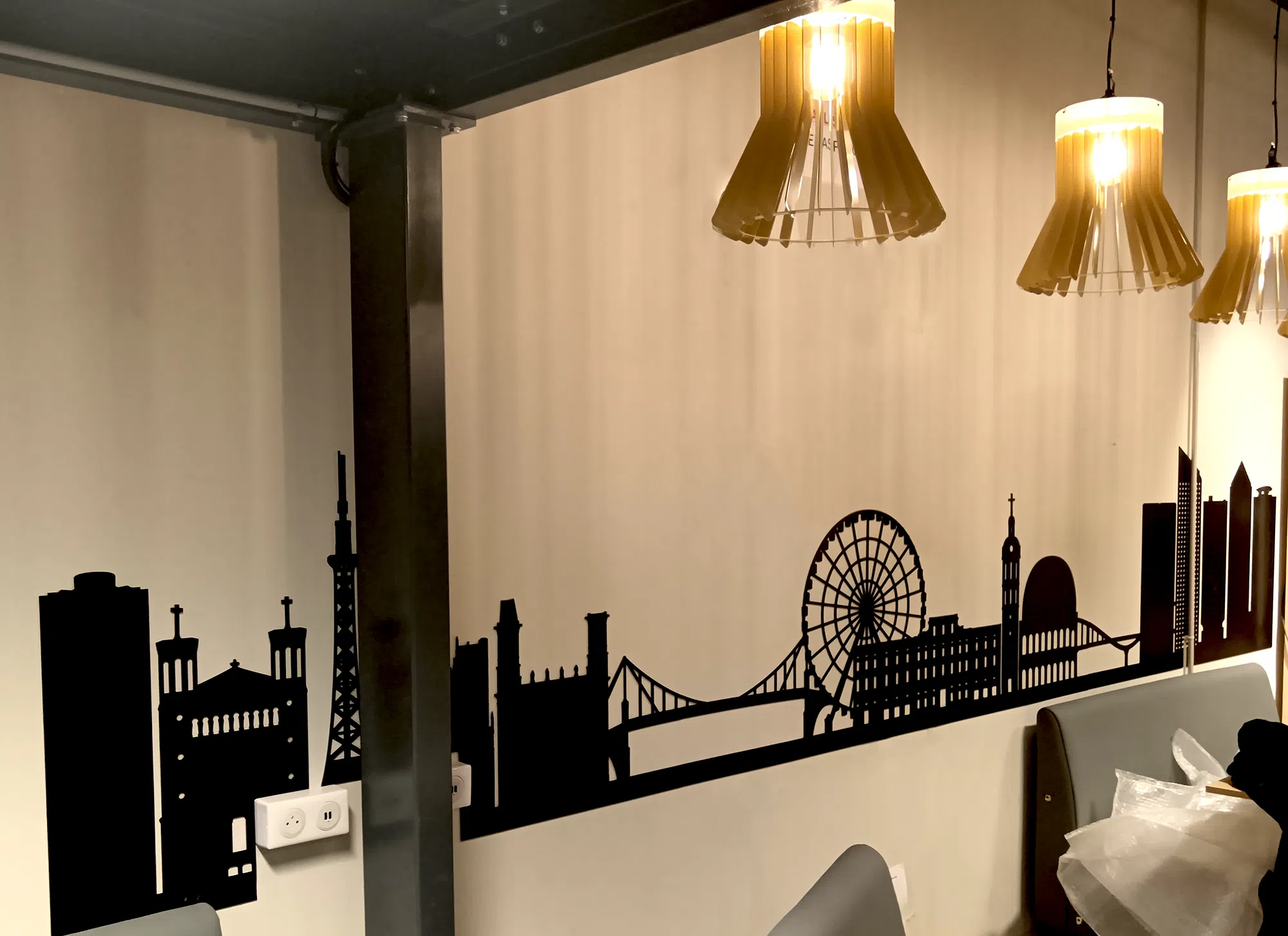 habillage-espace-detente-carrefour-gare-lyon-part-dieu-amenagement-magasin-moderne