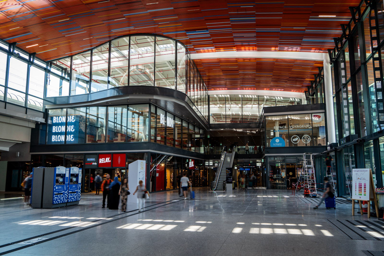 Aménagement magasin moderne