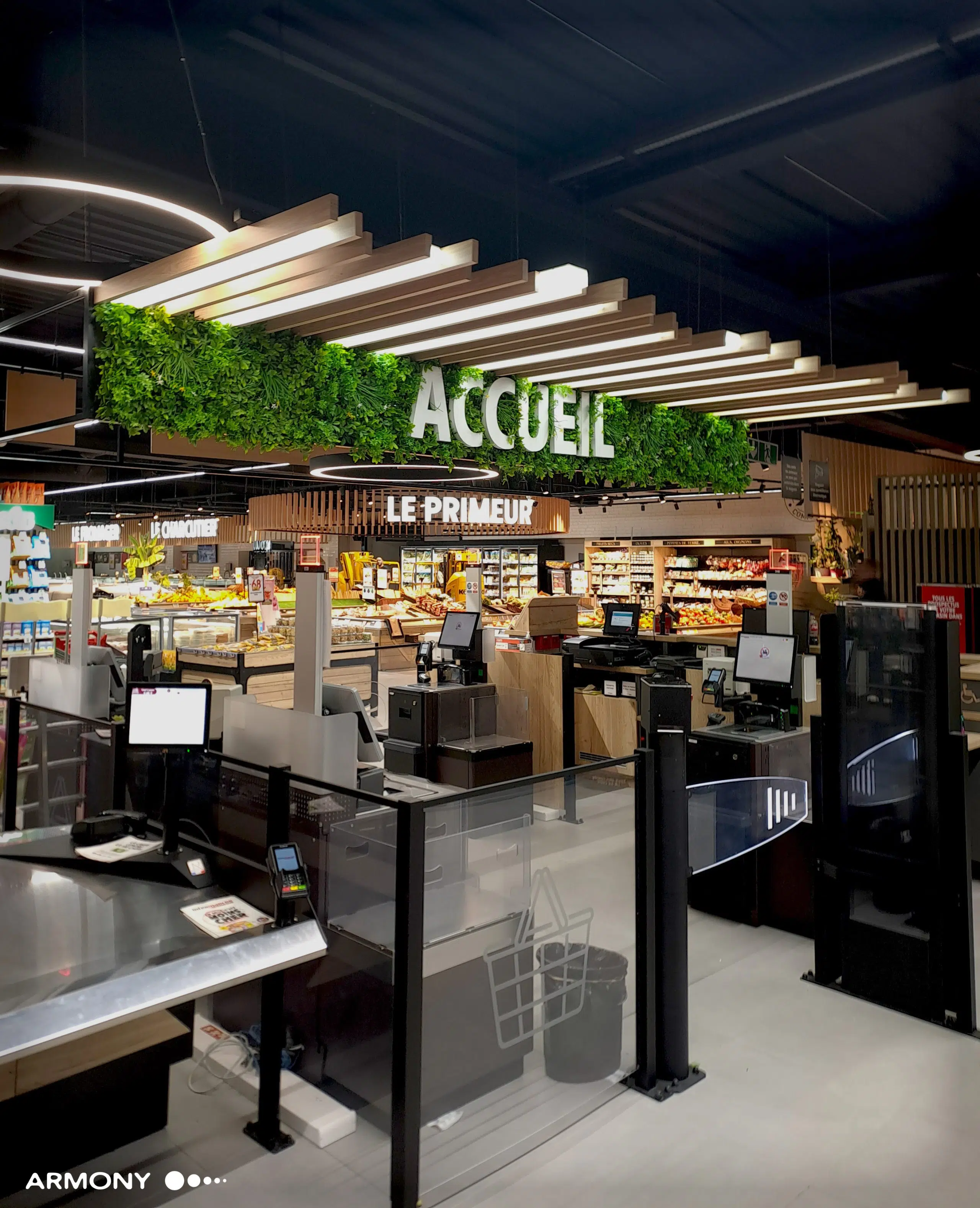 20250425_013949 agencement accueil magasin